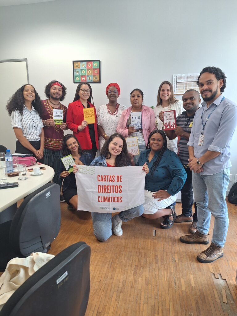 grupo na reunião com o ministério de igualdade racial